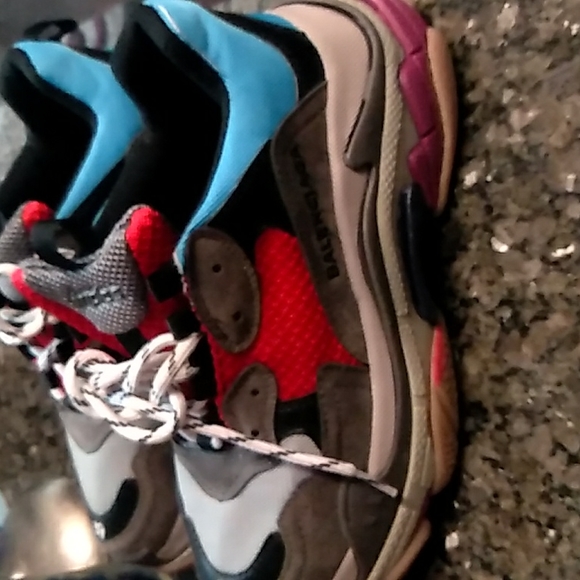 Balenciaga shoes i paid 750 for them yes there are real deal not fake - Picture 5 of 5